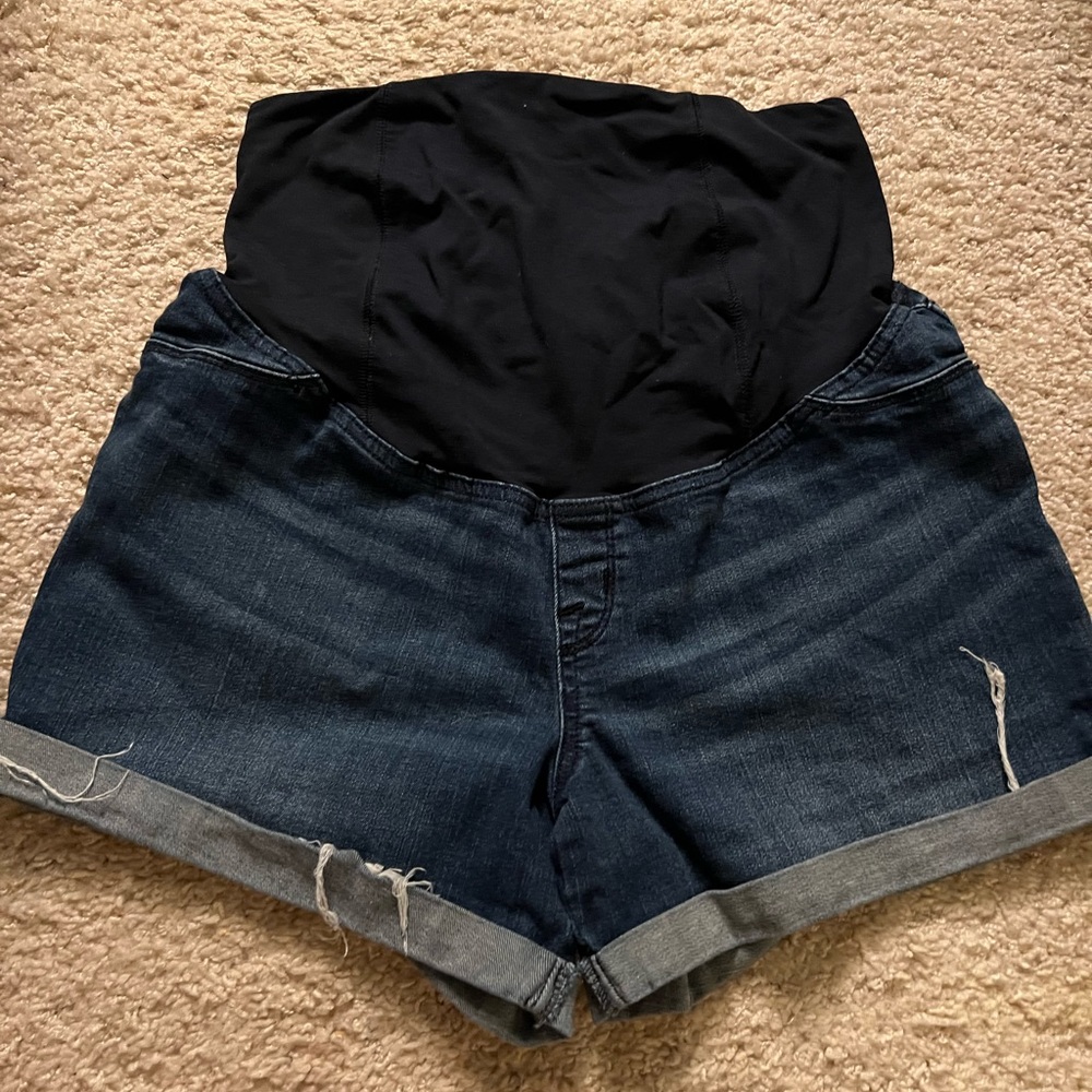 Isabel maternity shorts